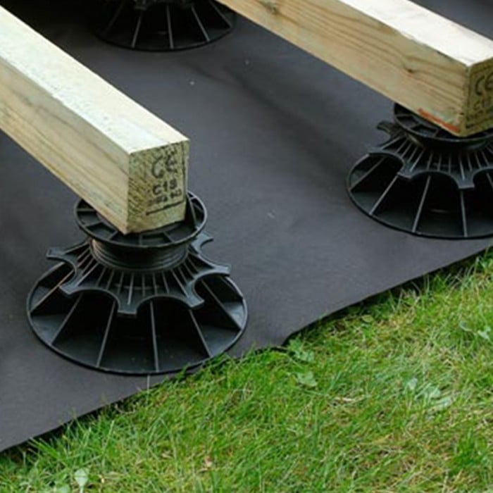 Mise en oeuvre du géotextile Noir Nivo 2x10m pour terrasse bois Mise en oeuvre du géotextile Noir Nivo 2x10m pour terrasse bois
