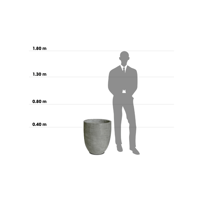 Taille d'une poterie plaza planter small comparée à la taille d'un homme Taille d'une poterie plaza planter small comparée à la taille d'un homme