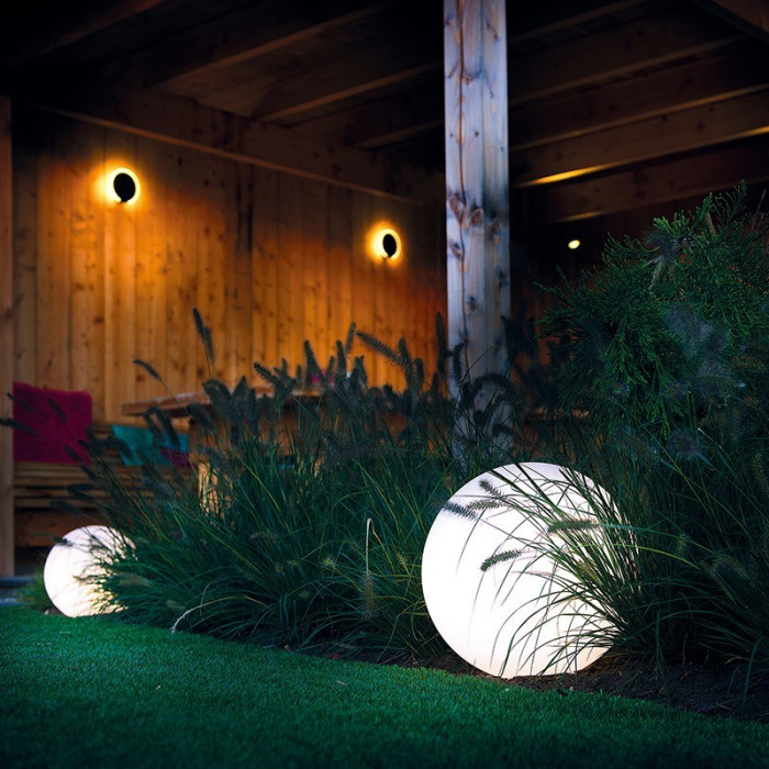 Exemple d'aménagement extérieur avec boule lumineuse led Garden Lights Exemple d'aménagement extérieur avec boule lumineuse led Garden Lights