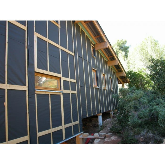 Mise en place d'un pare-pluie DELTA VENT S+ DORKEN pour une façade de maison recouverte de bardage bois Mise en place d'un pare-pluie DELTA VENT S+ DORKEN pour une façade de maison recouverte de bardage bois