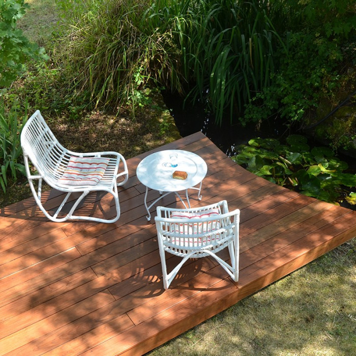 Terrasse saturé pour préserver l'éclat des couleurs naturelles du bois exotique Terrasse saturé pour préserver l'éclat des couleurs naturelles du bois exotique