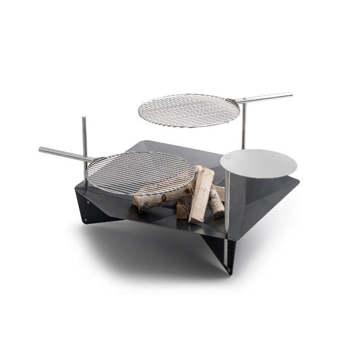 Ensemble brasero Triple - Höfats - Diamètre 120cm - Grille cuisson - Plaque plancha en inox avec tige maintien 55cm Ensemble brasero Triple - Höfats - Diamètre 120cm - Grille cuisson - Plaque plancha en inox avec tige maintien 55cm