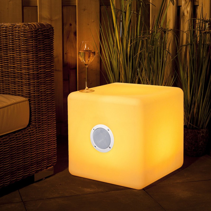 Exemple de lumière extérieur musicale avec enceinte bluetooth 3 watt Garden Lights Exemple de lumière extérieur musicale avec enceinte bluetooth 3 watt Garden Lights
