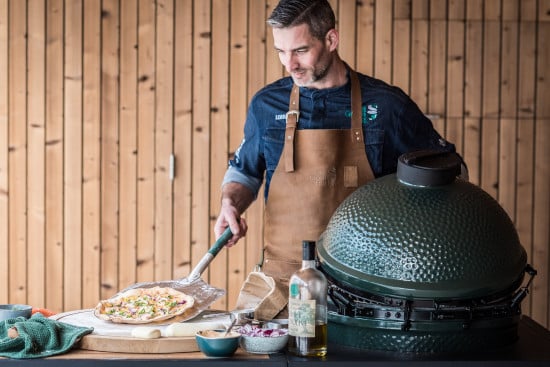 Cuisson de pizza avec Kamado et pierre à pizza