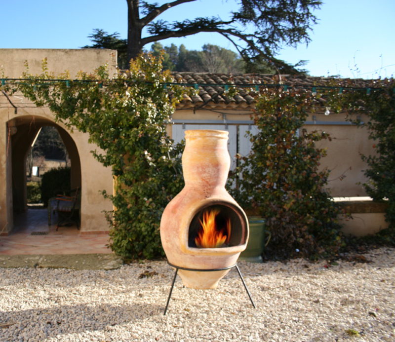 Brasero mexicain en terre cuite : une cheminée extérieure typique