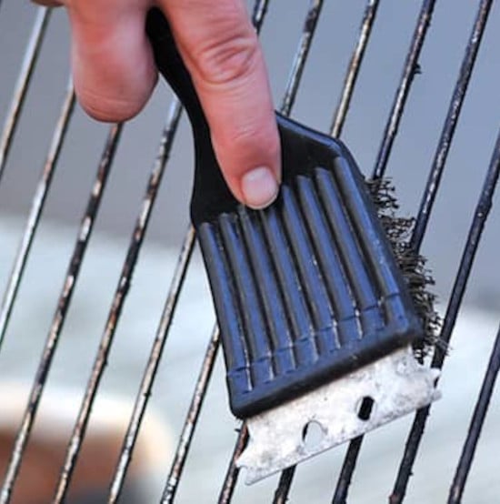 6 astuces pour nettoyer efficacement votre grille de barbecue