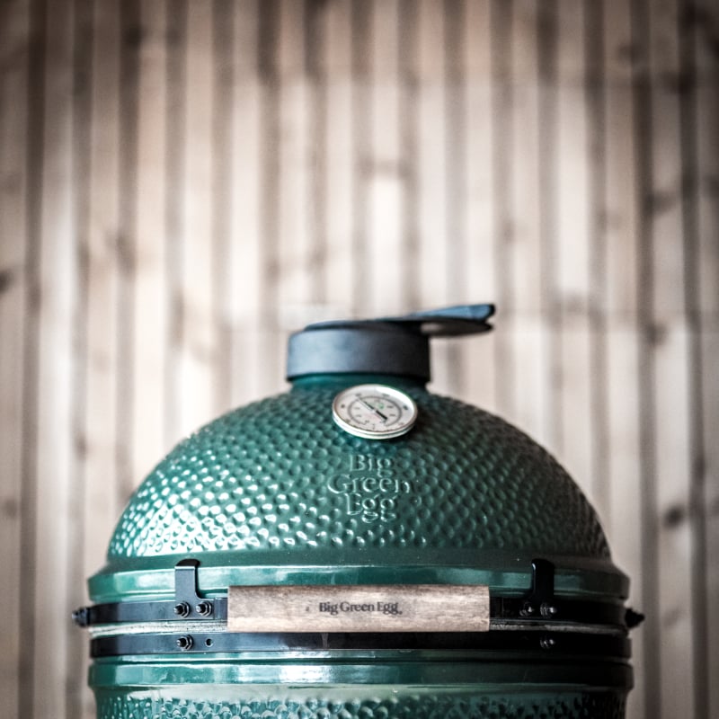 Big Green Egg – Barbecue Kamado céramique avec indicateur de température pour surveiller l’évolution de la cuisson sans avoir à ouvrir l’Egg