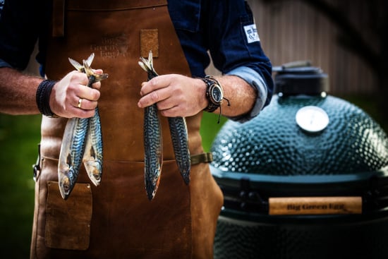 Fumage de poisson avec barbecue Kamado céramique