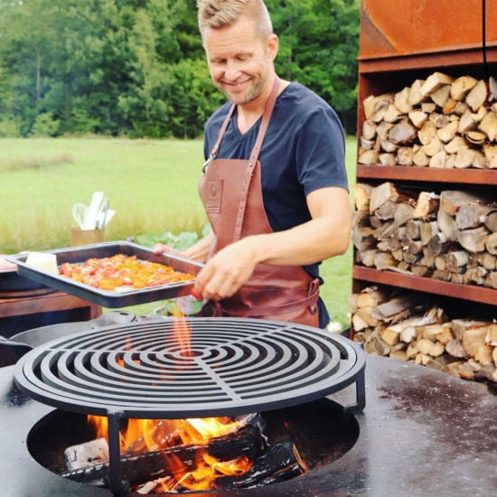 Accessoirisez votre brasero Ofyr avec une grille ronde et transformez ce dernier en un authentique barbecue au feu de bois