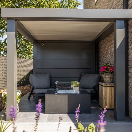 Telluria – Optez pour un pool house avec abri ouvert pour faciliter les allées et venues entre le salon et la cuisine d’été 