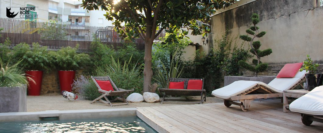 terrasse en bois exotique ipé en bord de piscine