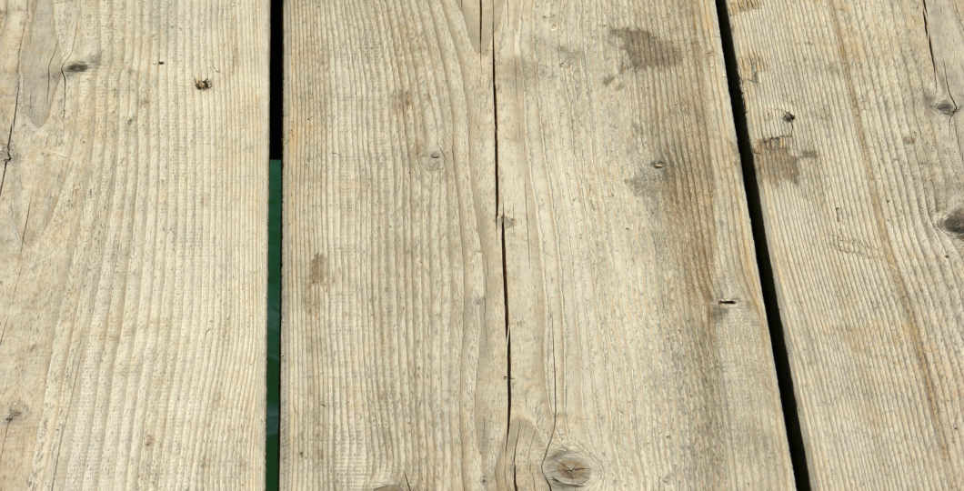 Apparition de fissure sur une lame de terrasse en bois